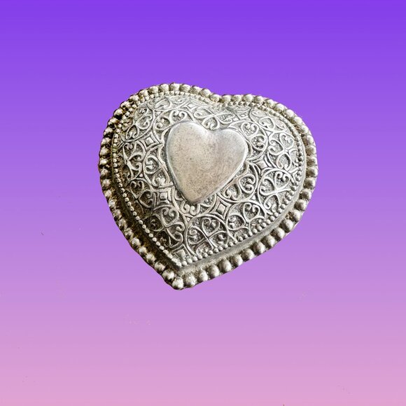 Heart-shaped box - Picture 1 of 4